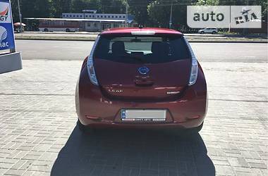 Хетчбек Nissan Leaf 2015 в Дніпрі