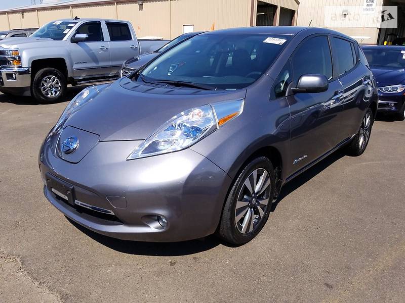 Хэтчбек Nissan Leaf 2015 в Днепре