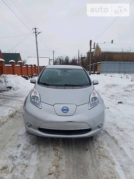 Хетчбек Nissan Leaf 2016 в 