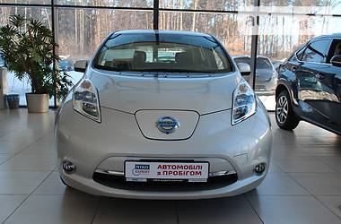 Хэтчбек Nissan Leaf 2015 в Киеве