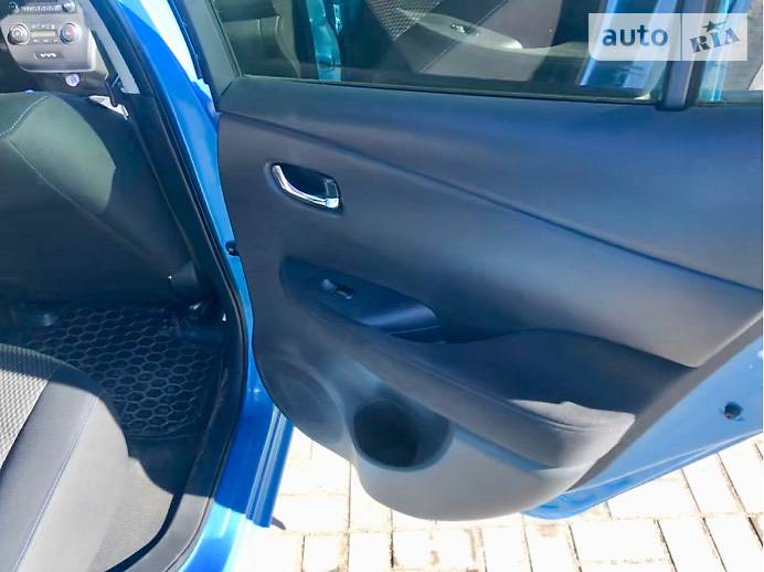 Хетчбек Nissan Leaf 2013 в Кам'янському