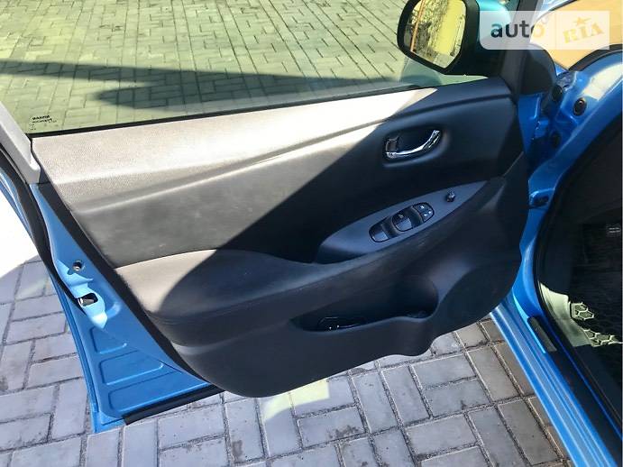 Хетчбек Nissan Leaf 2013 в Кам'янському