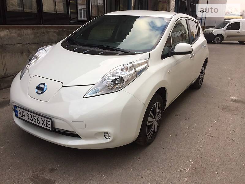 Хэтчбек Nissan Leaf 2015 в Киеве