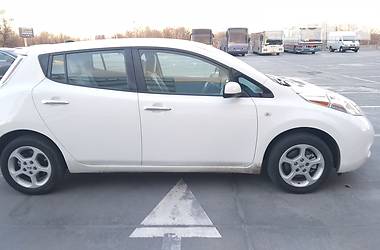 Хэтчбек Nissan Leaf 2015 в Киеве