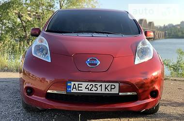 Хетчбек Nissan Leaf 2013 в Дніпрі