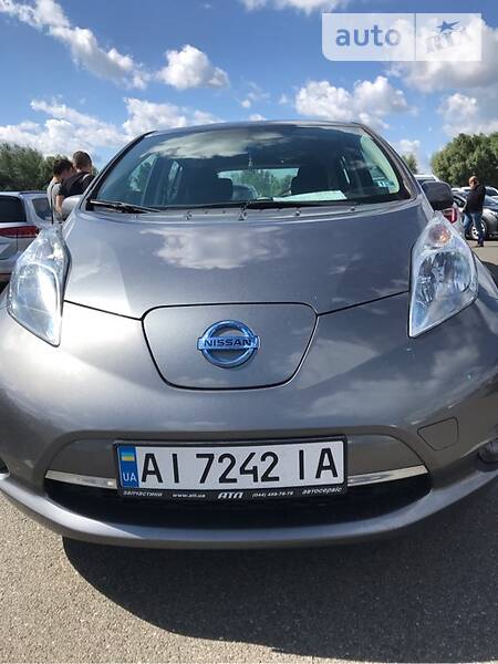 Хэтчбек Nissan Leaf 2015 в Борисполе