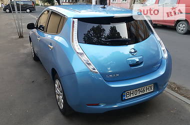 Хетчбек Nissan Leaf 2013 в 