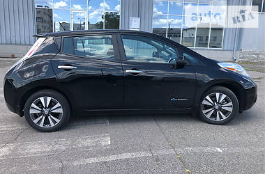 Хетчбек Nissan Leaf 2015 в 
