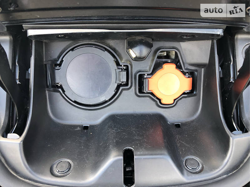 Хетчбек Nissan Leaf 2015 в Києві фото 10 Хетчбек Nissan Leaf 2015 в Києві