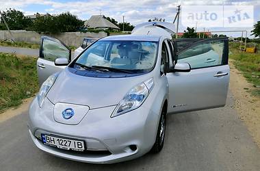 Хэтчбек Nissan Leaf 2011 в Одессе