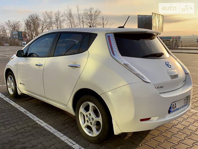 Хетчбек Nissan Leaf 2013 в Києві