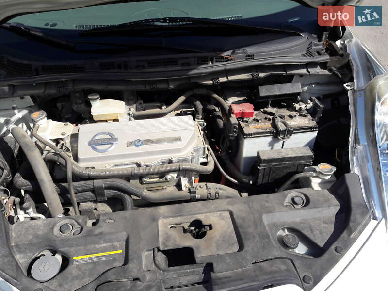 Хетчбек Nissan Leaf 2011 в Миколаєві