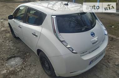Хетчбек Nissan Leaf 2014 в 