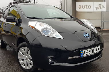 Хетчбек Nissan Leaf 2013 в 