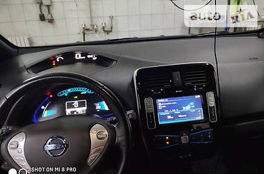 Хетчбек Nissan Leaf 2013 в 