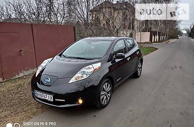 Хетчбек Nissan Leaf 2013 в 