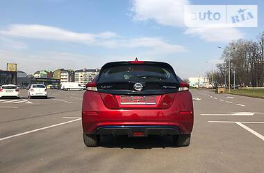 Хетчбек Nissan Leaf 2018 в 