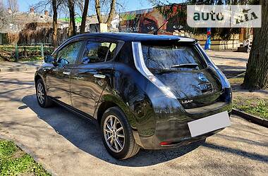 Хетчбек Nissan Leaf 2016 в 