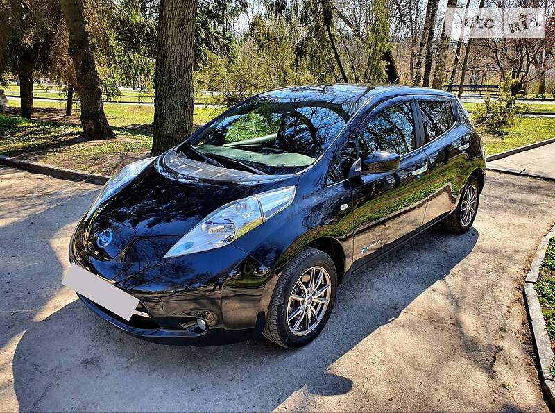 Хетчбек Nissan Leaf 2016 в 