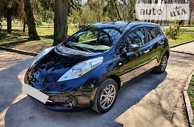Хетчбек Nissan Leaf 2016 в 