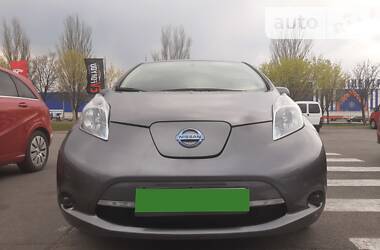 Хетчбек Nissan Leaf 2015 в 