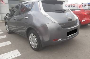 Хетчбек Nissan Leaf 2015 в 