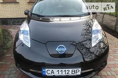 Хетчбек Nissan Leaf 2015 в 