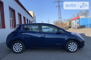 Хетчбек Nissan Leaf 2016 в 