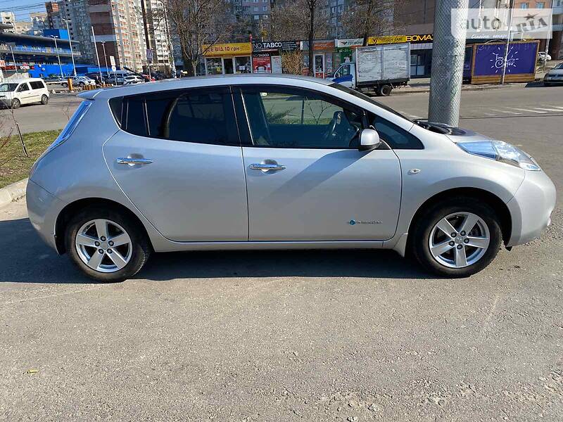 Хетчбек Nissan Leaf 2013 в Києві