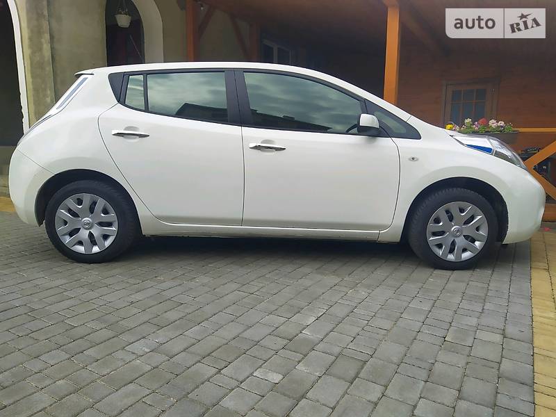 Седан Nissan Leaf 2017 в Львові