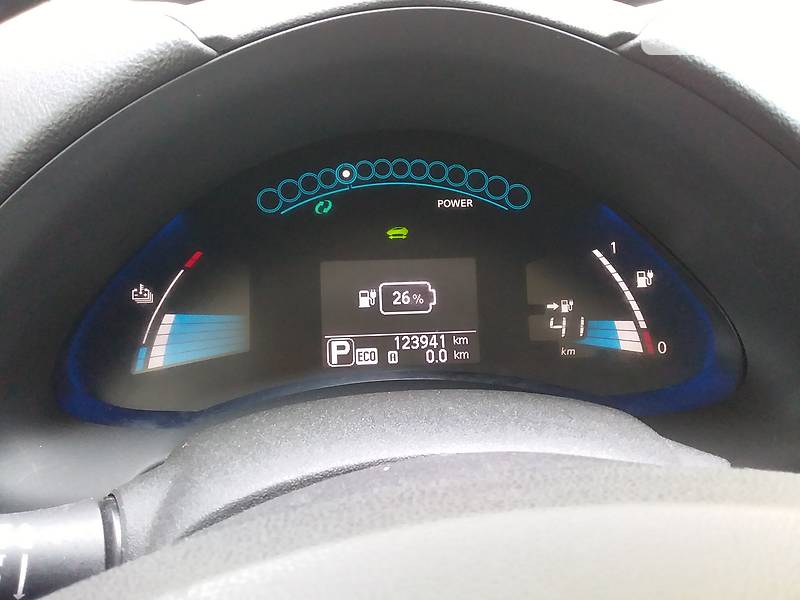 Хетчбек Nissan Leaf 2013 в Дніпрі