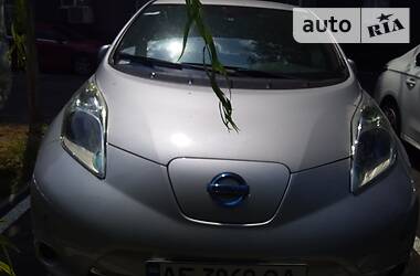 Хетчбек Nissan Leaf 2013 в 