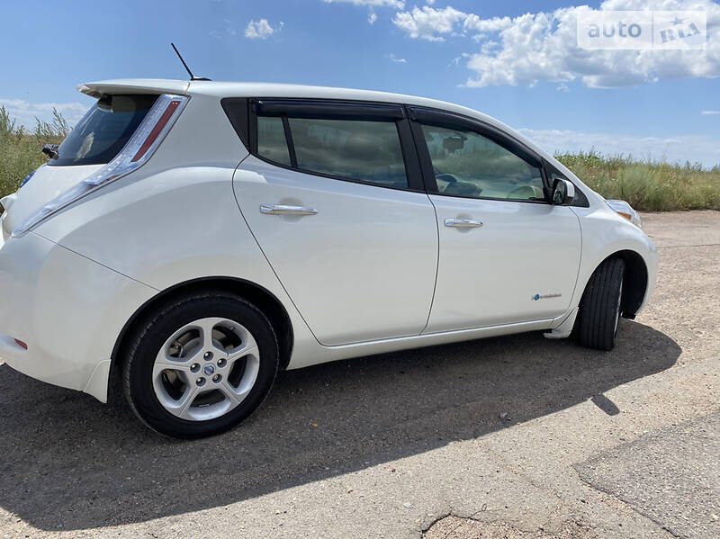 Хетчбек Nissan Leaf 2014 в Запоріжжі