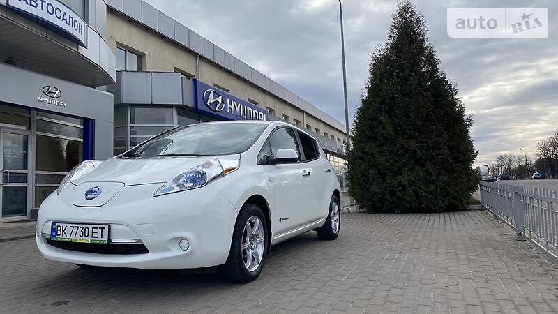 Хетчбек Nissan Leaf 2016 в Києві