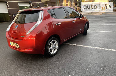 Хетчбек Nissan Leaf 2013 в 