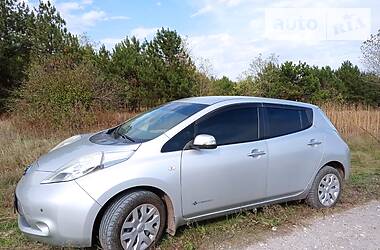 Хэтчбек Nissan Leaf 2011 в Днепре