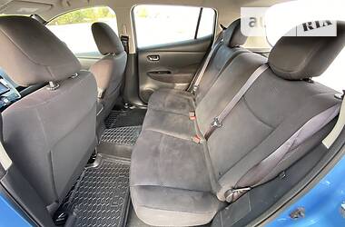 Хэтчбек Nissan Leaf 2013 в 