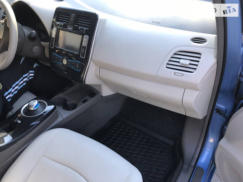 Хетчбек Nissan Leaf 2011 в Кривому Розі
