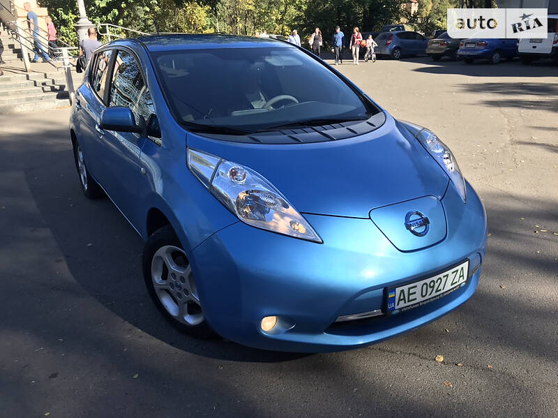 Хетчбек Nissan Leaf 2011 в Кривому Розі