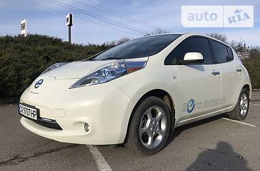 Хэтчбек Nissan Leaf 2011 в Умани