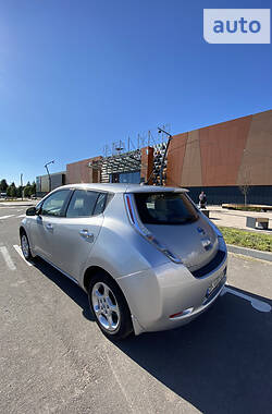 Хэтчбек Nissan Leaf 2011 в Ровно