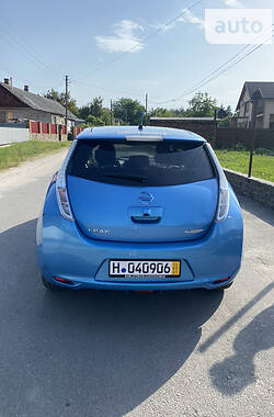 Седан Nissan Leaf 2012 в Звягеле