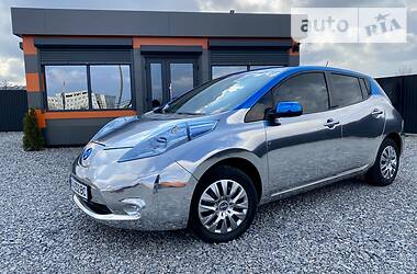 Хэтчбек Nissan Leaf 2013 в 