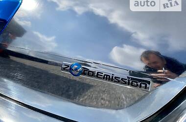 Хэтчбек Nissan Leaf 2013 в 