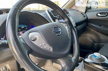 Хэтчбек Nissan Leaf 2013 в 