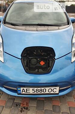 Хэтчбек Nissan Leaf 2014 в Днепре