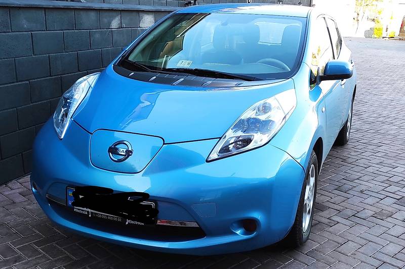 Седан Nissan Leaf 2012 в Ровно