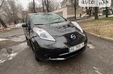 Хэтчбек Nissan Leaf 2015 в Днепре