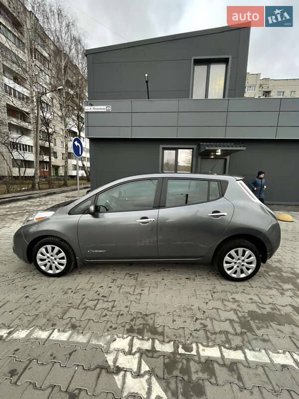 Хэтчбек Nissan Leaf 2015 в Львове