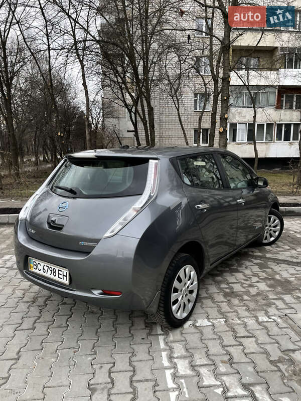 Хэтчбек Nissan Leaf 2015 в Львове